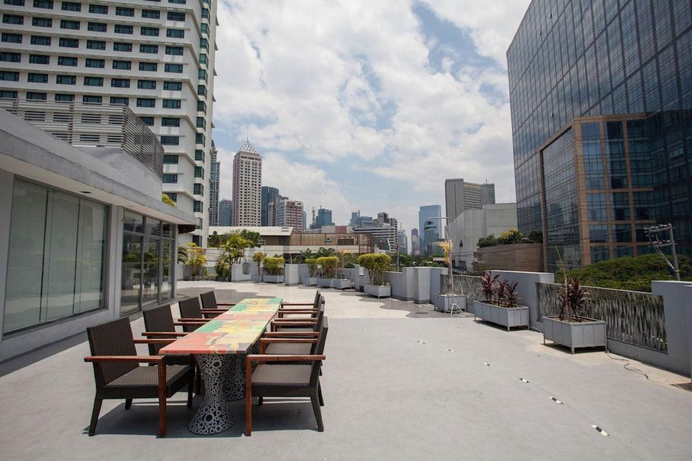 Hotel Celeste Makati Макати Экстерьер фото