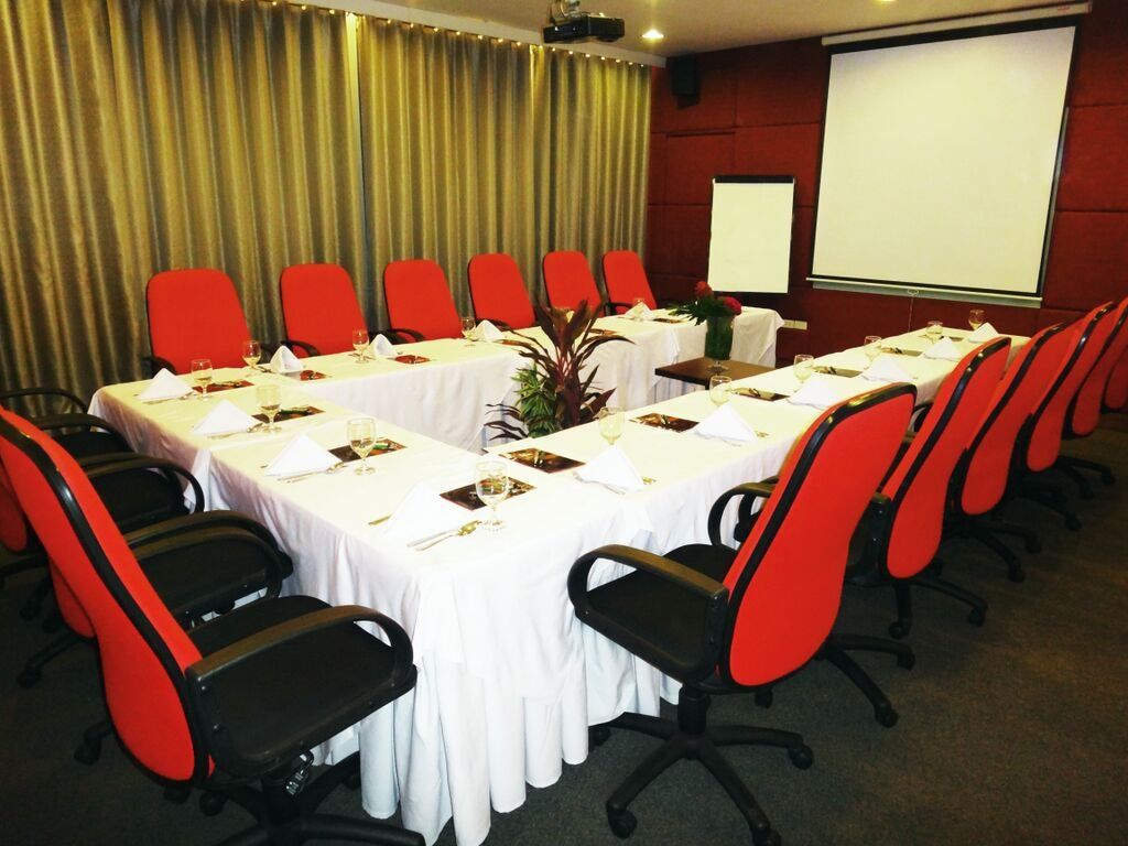 Hotel Celeste Makati Макати Экстерьер фото