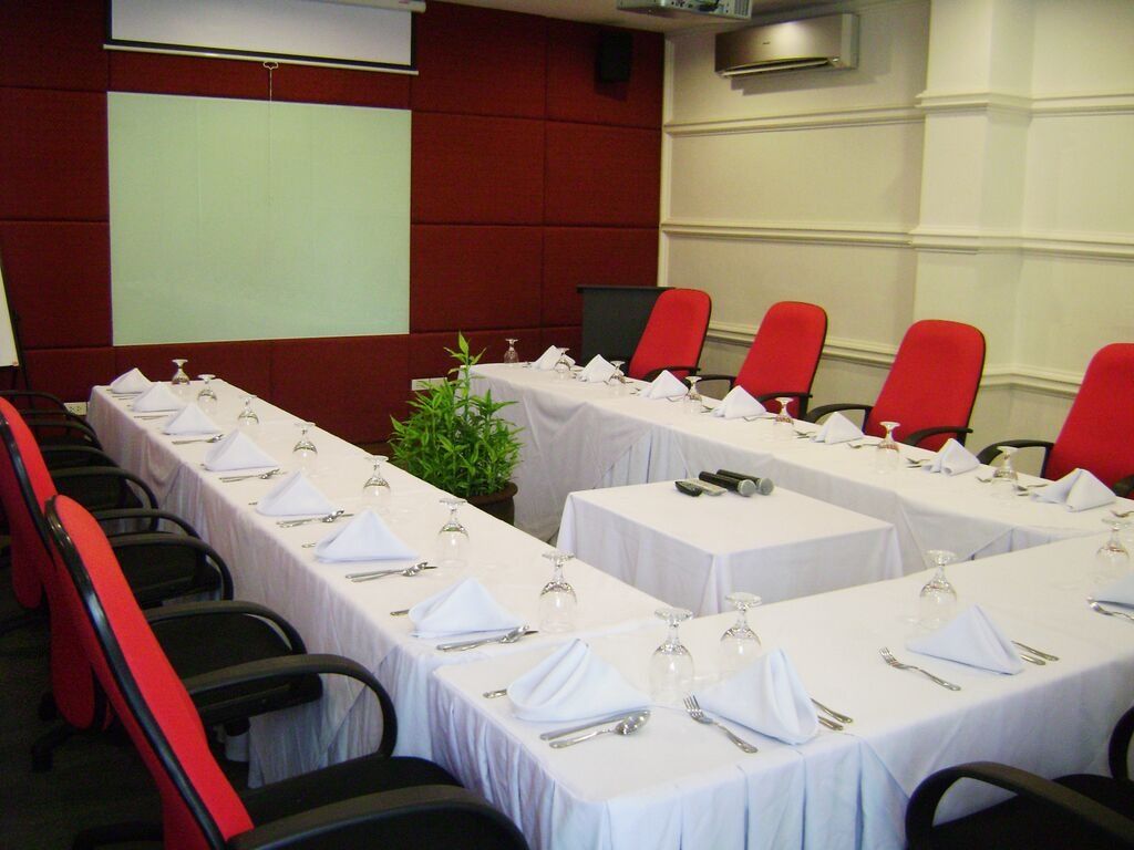 Hotel Celeste Makati Макати Экстерьер фото