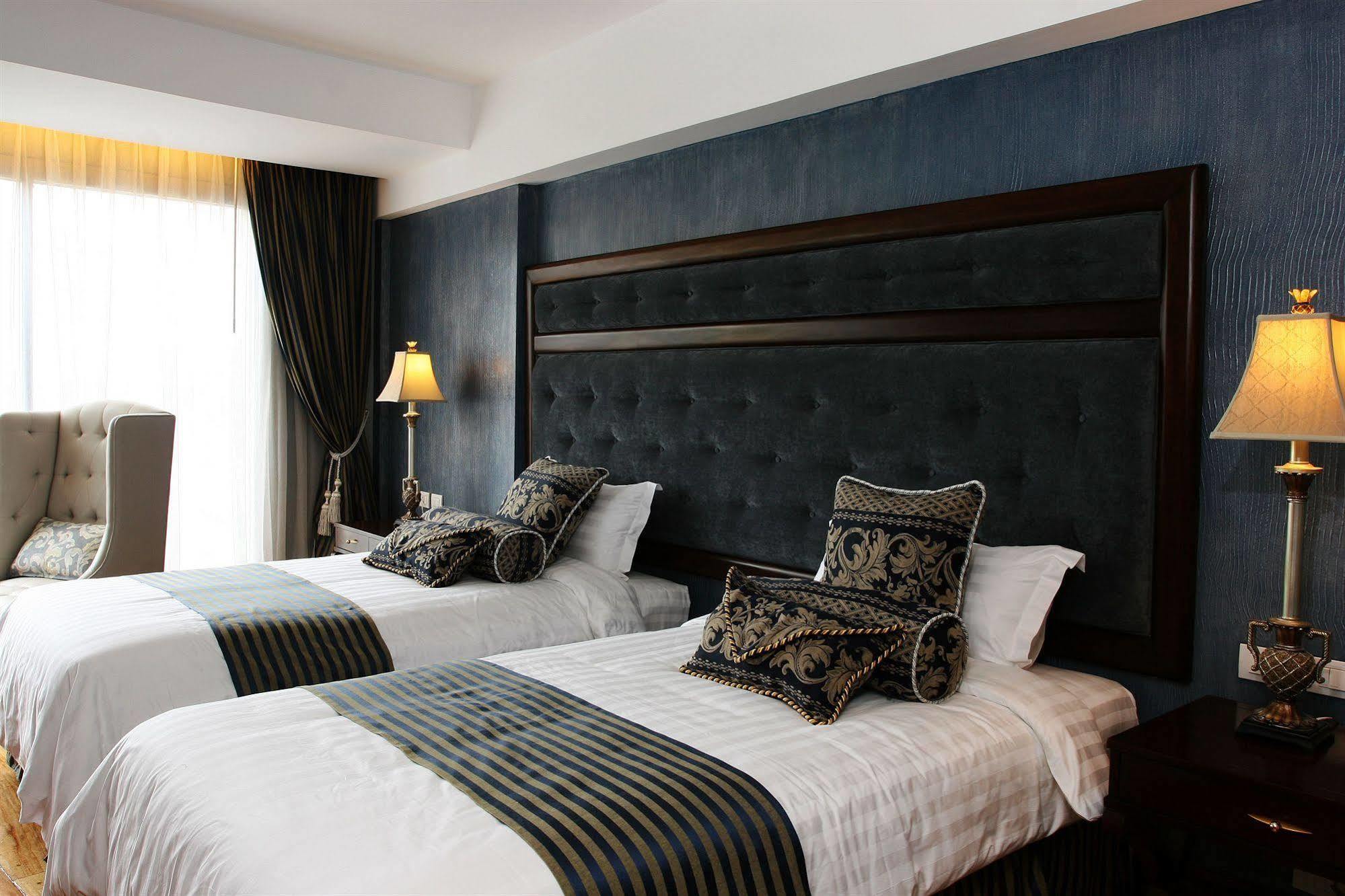 Hotel Celeste Makati Макати Экстерьер фото
